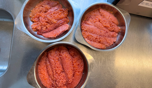 Kan du lage kaviar av pukkellaksrogn? Bilder av rogna i skål