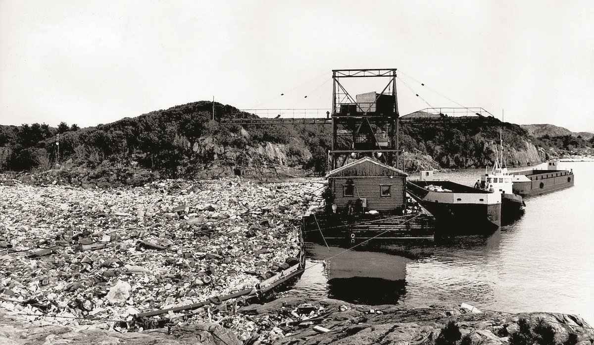 
Svart-Kvitt-bilete frå 1971 av avfallsplassen i Kollevåg på Askøy