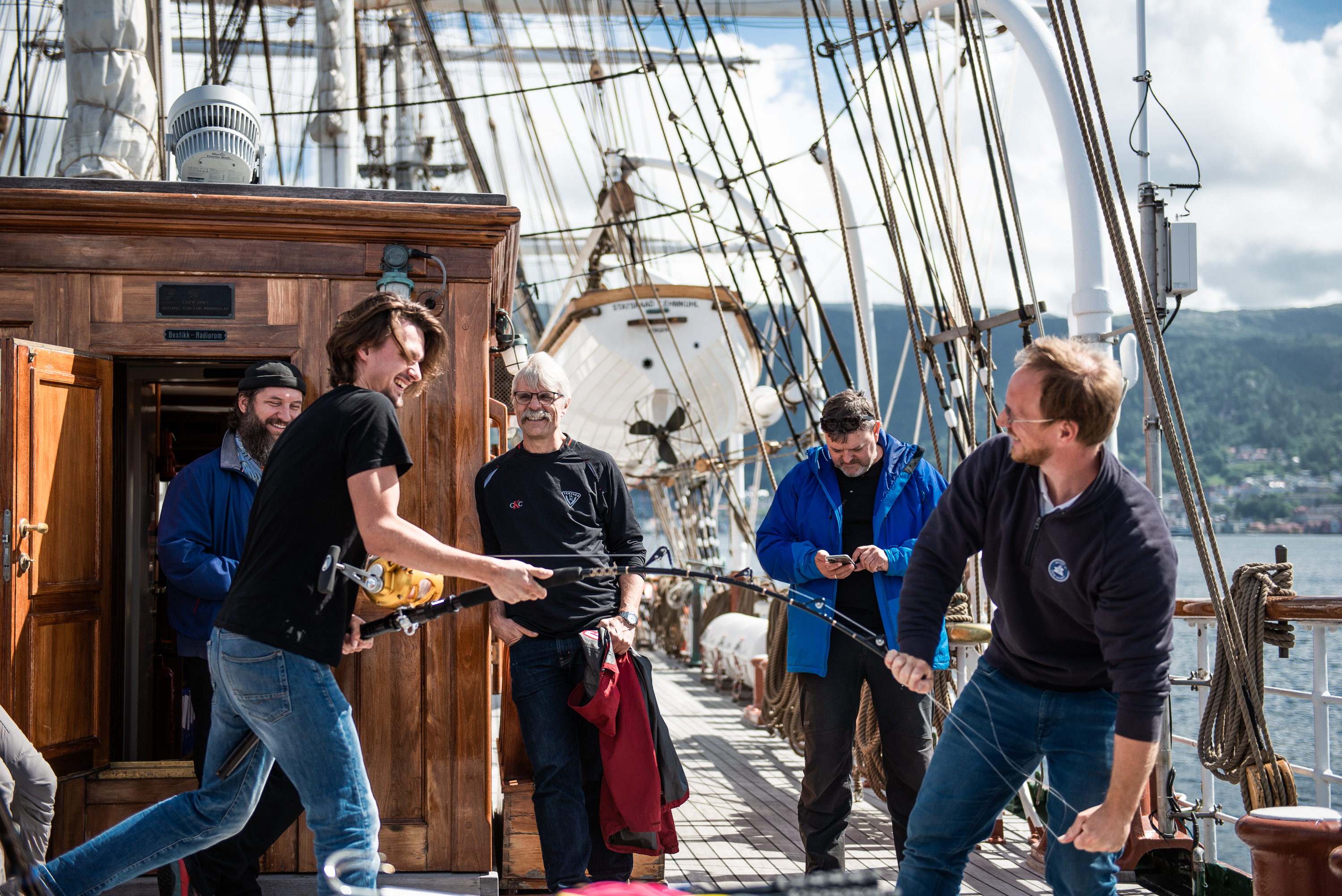 Fotografi av leking med fiksestang på dekk