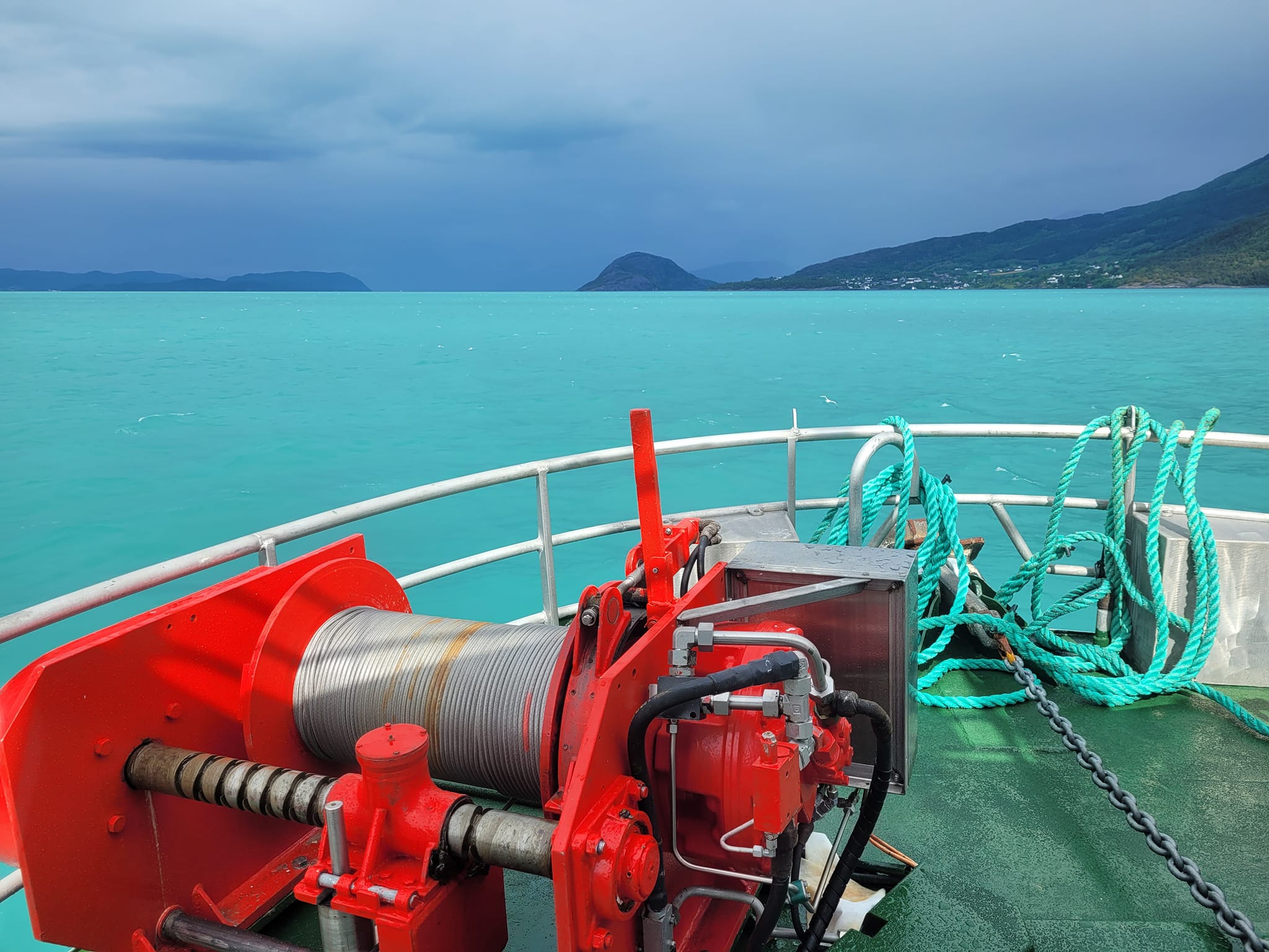 Foto av Hardangerfjorden sett fra båt