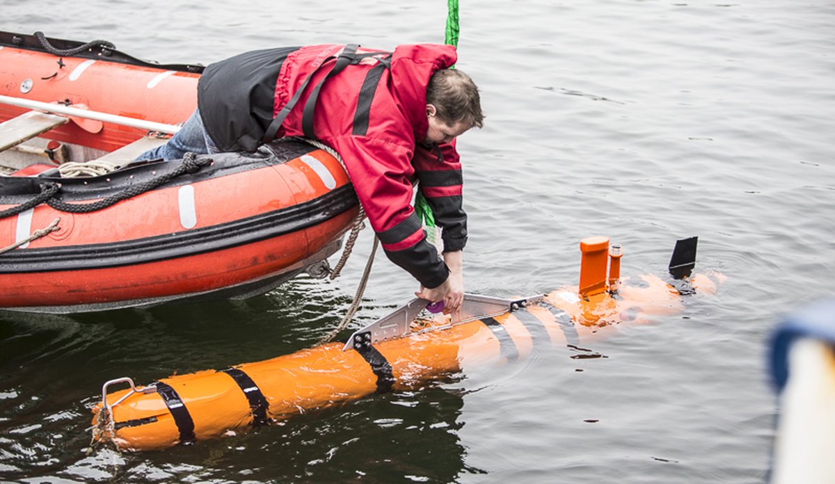 Undervannsfarkost tas opp av havet