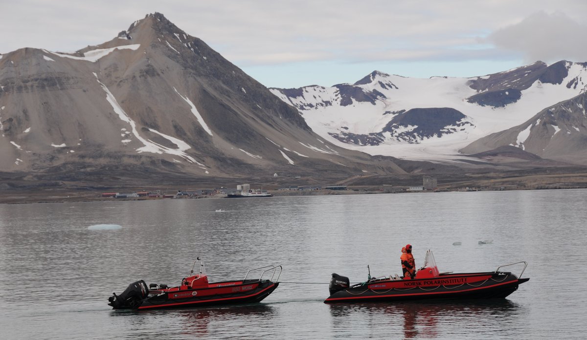 
Lettbåt i Kongsfjorden ved Ny Ålesund
