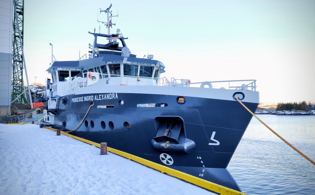 foto av båt ved kai