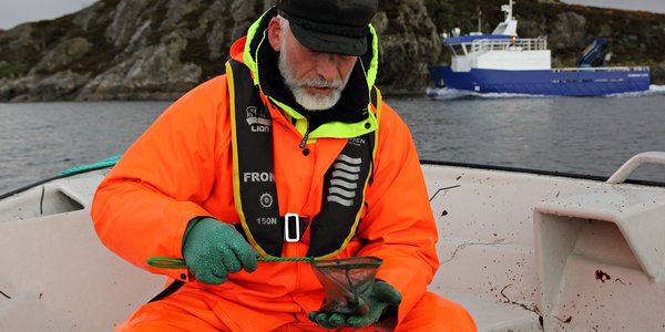 

Van der Meeren med båt bak 