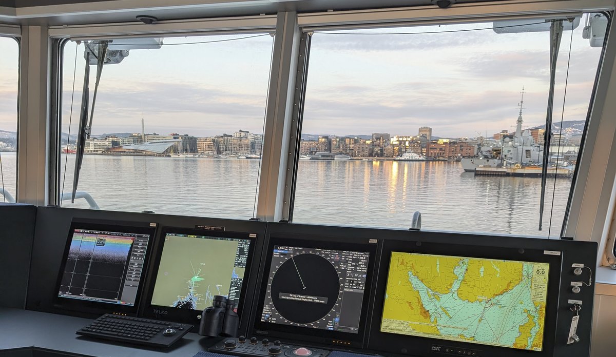 
foto av Oslo-skyline som utsikt fra broen på en båt
