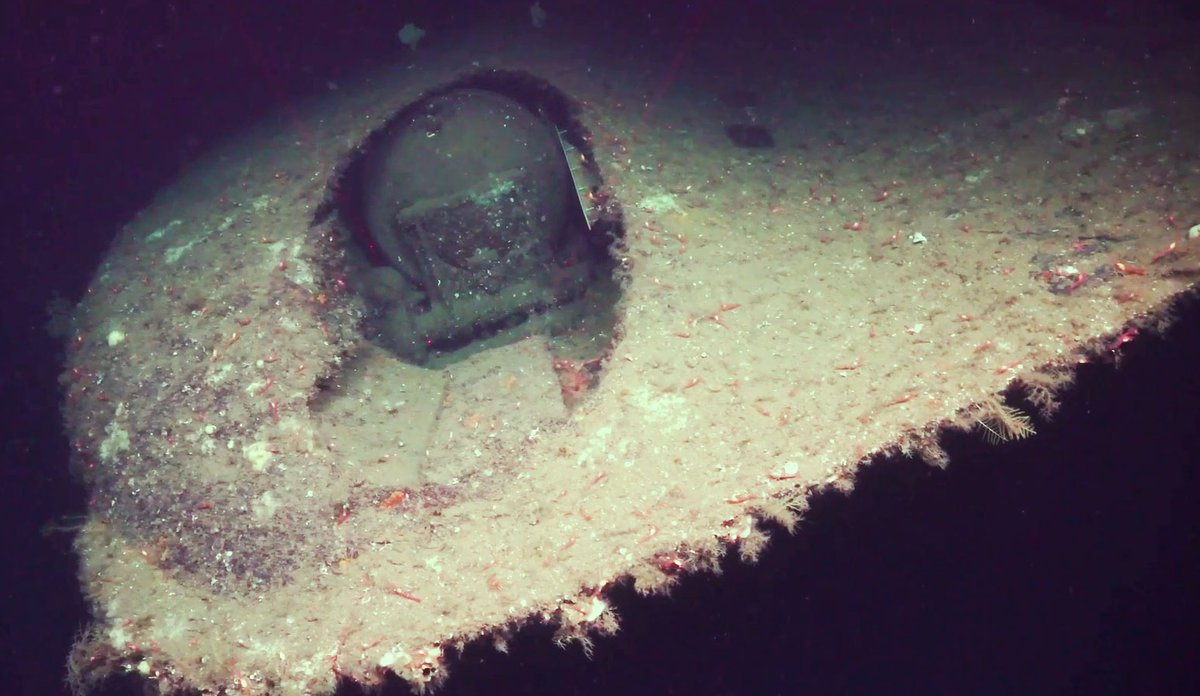 Nærbilde av det som kan vere eit torpedorør.