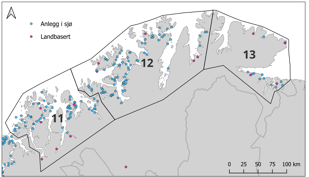 Kartutsnitt med skala 0 til 100 km, der PO11, 12 og 13 er innrammet i hver sin svarte ramme. Symbolforklaring øverst til venstre. Fargede prikker: blå = anlegg i sjø og mørk rosa = landbasert.