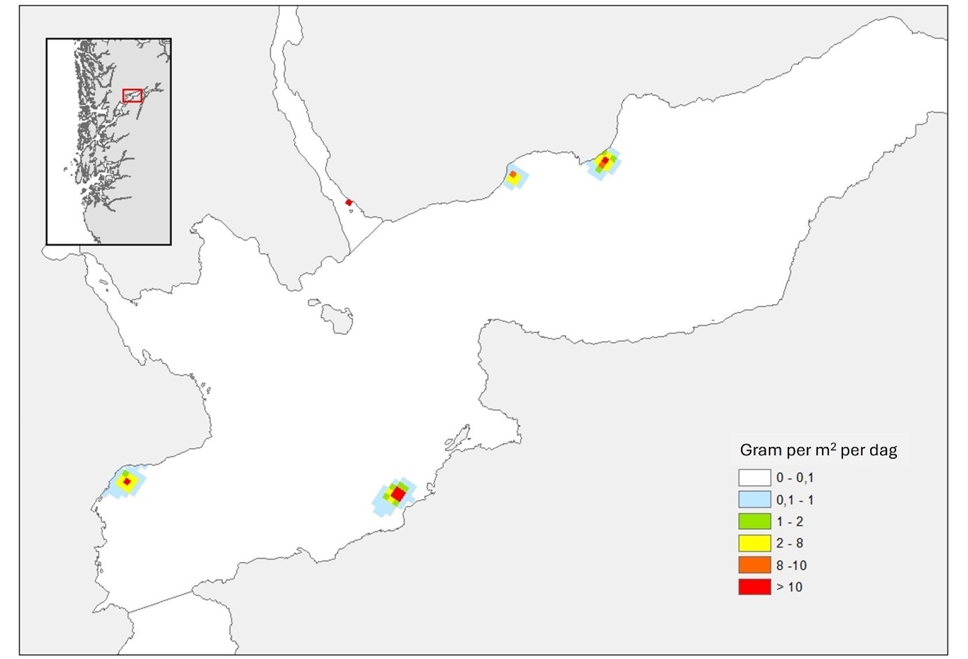 Kartutsnitt over angitte deler av Hardangerfjorden. Fargede pixler i følgende skala (gram per m2 per dag): Hvit = 0-0,1, lys blå = 0,1-1, grønn = 1-2, gul = 2-8, oransje = 8-10, rød = mer enn 10. og markert utsnitt i mindre kart øverst til venstre.