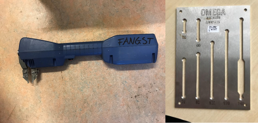 Figur 2 : Omega maskemåler med tilhørende kalibreringsplate.