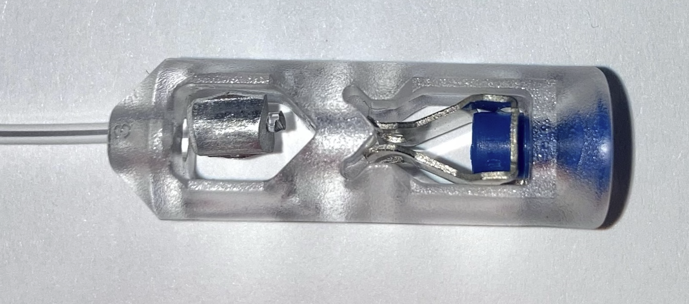 Figuren viser et bilde av en hurtigkobling mellom krok og forsyn