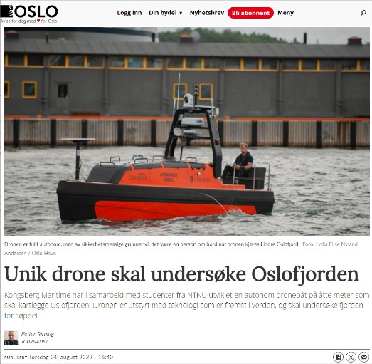 Figuren viser et avisutklipp med bilde av den selvgående fakosten "Balder" og teksten: Unik drone skal undersøke Oslofjorden. Kongsberg Maritime har i samarbeid med studenter fra NTNU utviklet en autonom dronebåt på åtte meter som skal kartlegge Oslofjorden. Dronen er utstyrt med teknologi som er fremst i verden, og skal undersøke fjorden for søppel.