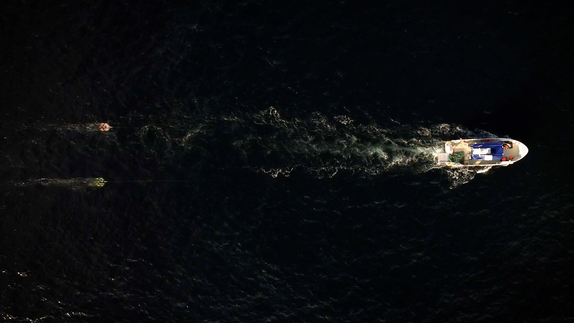 foto av en båt fra oven